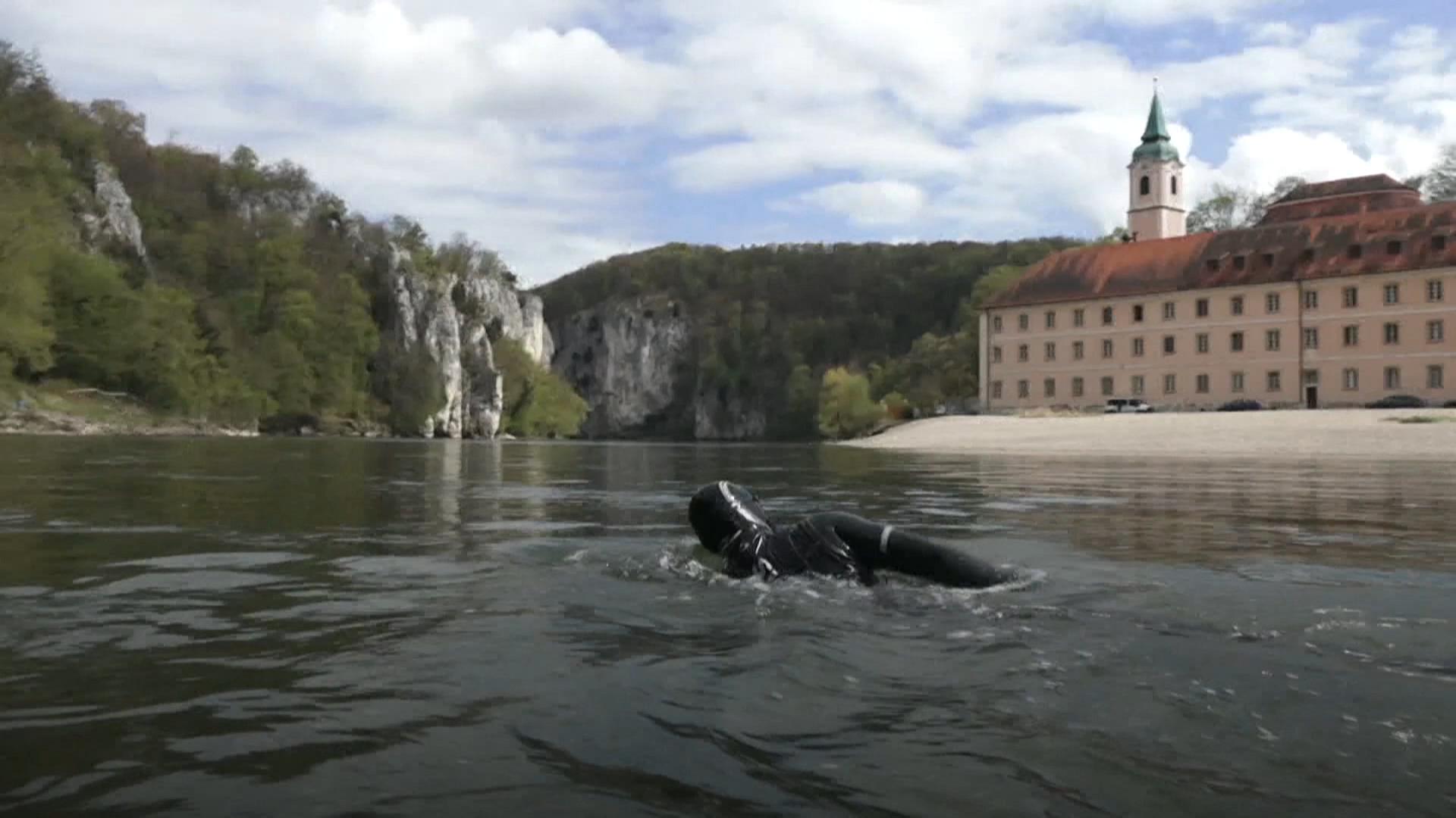 Професор по хемија плива низ десет различни европски земји за да ја подигне свеста за загадувањето на водата во Дунав.