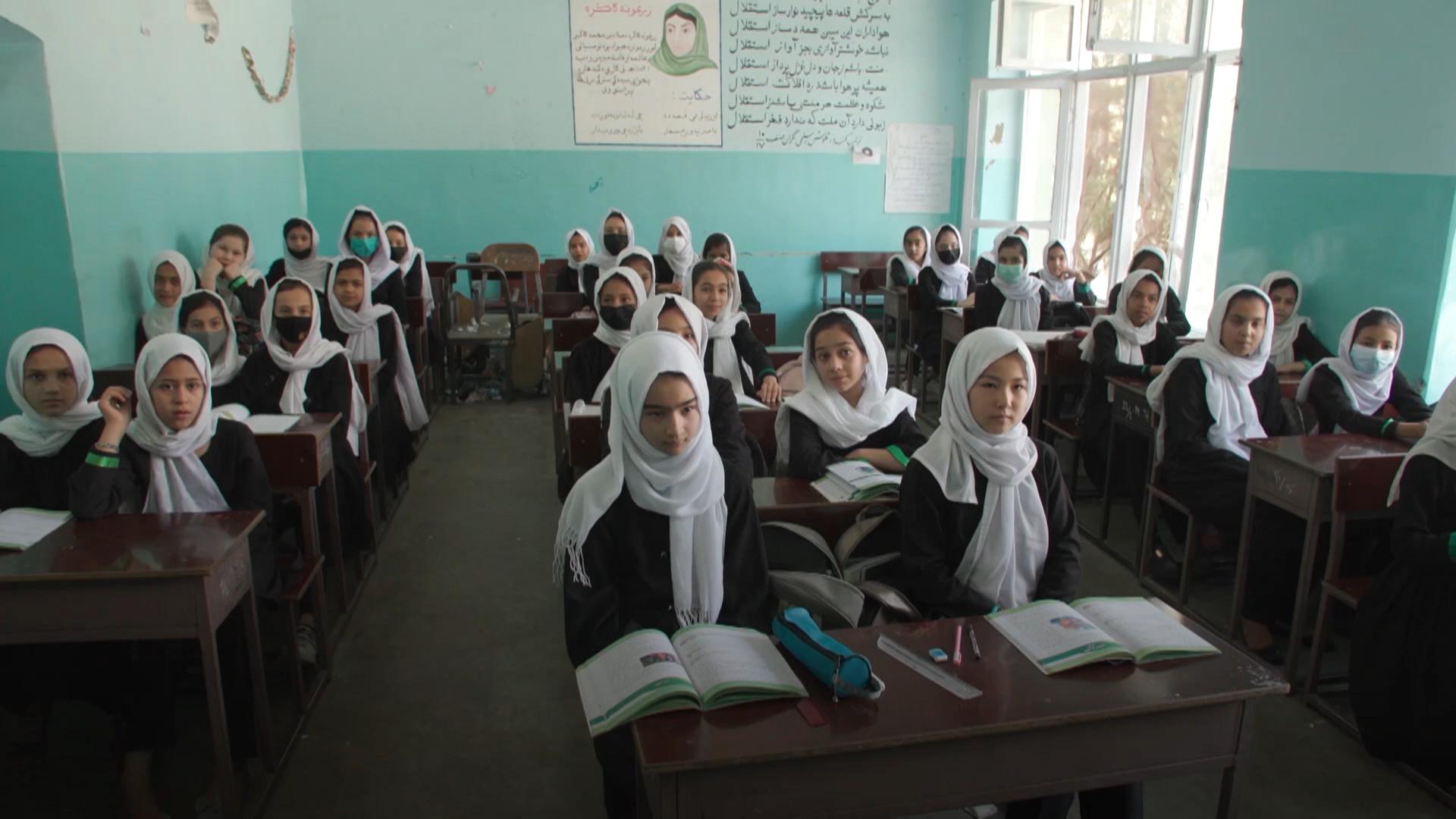За авганистанските девојчиња нема средно образование 