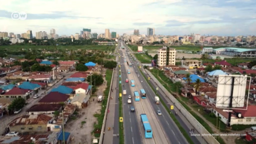 Dar es Salaam é uma cidade em rápida expansão. E tem um novo sistema de trânsito rápido que melhorou a mobilidade. 