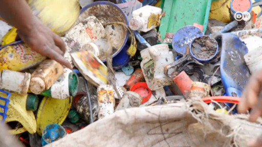 No Quénia, lixo médico está a aumentar e a pôr em risco milhares de trabalhadores do setor informal de recolha de lixo.