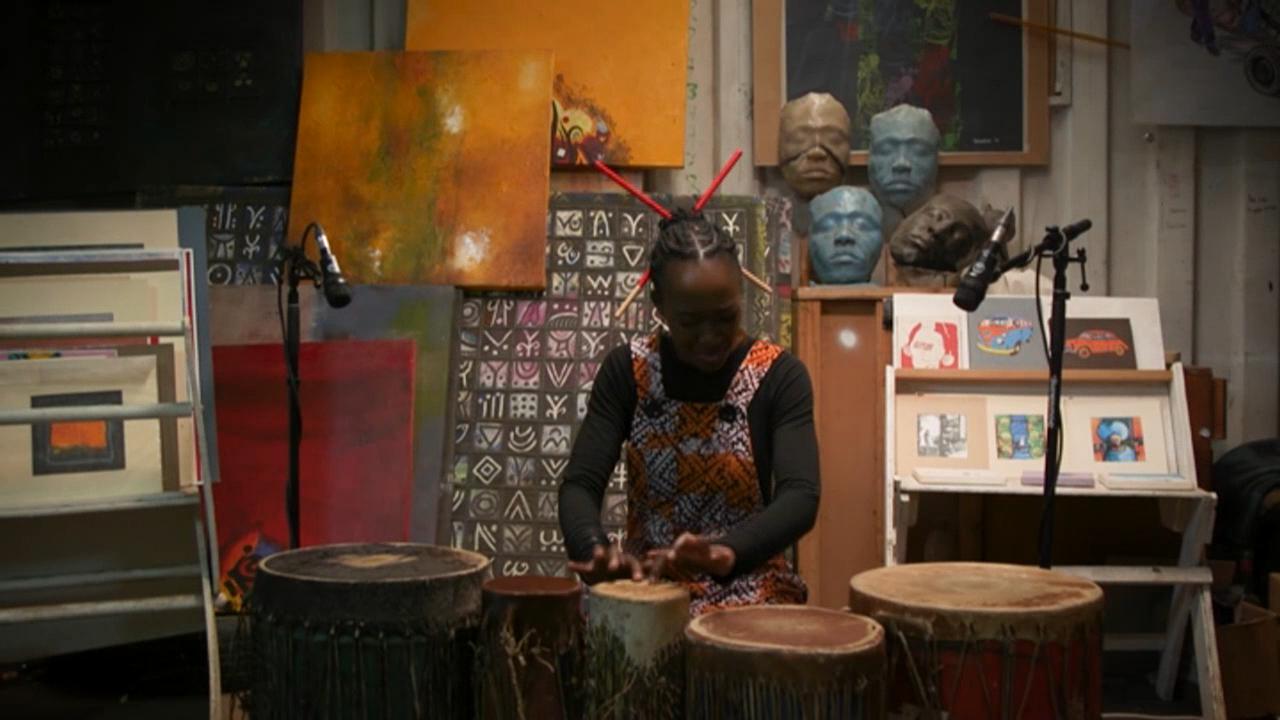 A única percussionista profissional do Quénia luta para manter as tradições vivas e superar os estereótipos misóginos.