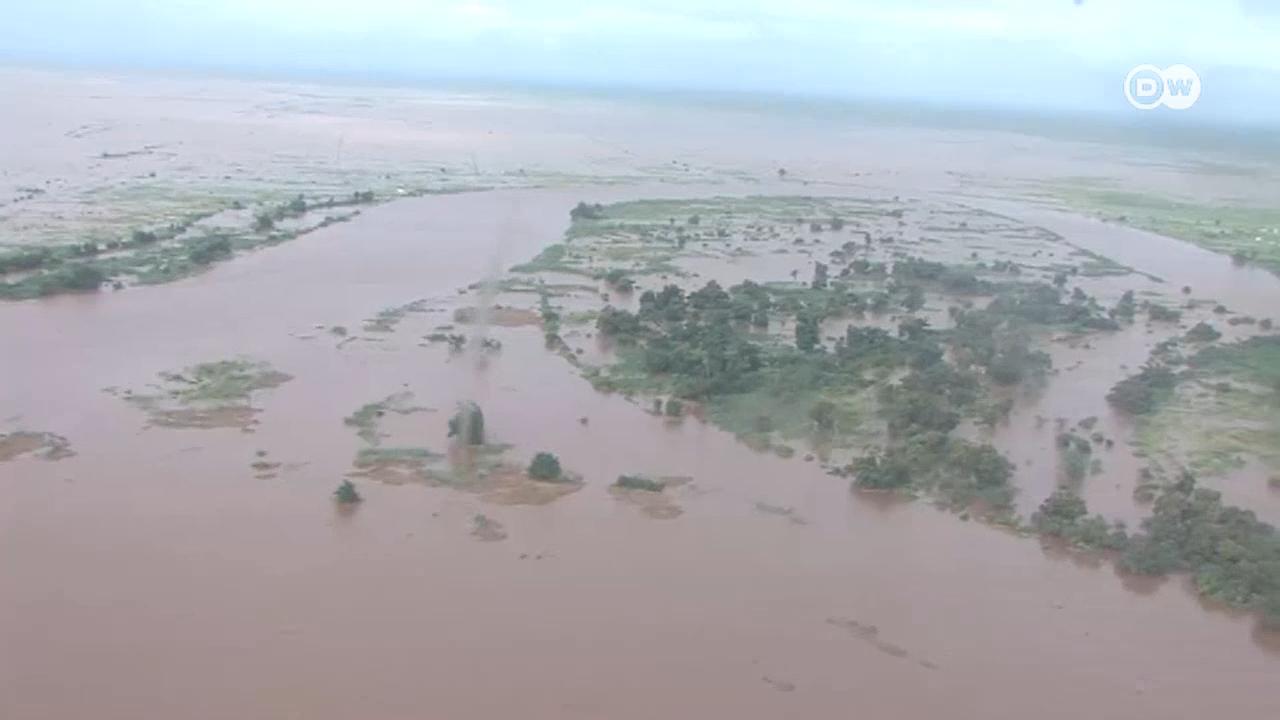 As fortes chuvas que se fazem sentir desde a última semana no centro de Moçambique deixaram o distrito de Búzi submerso.
