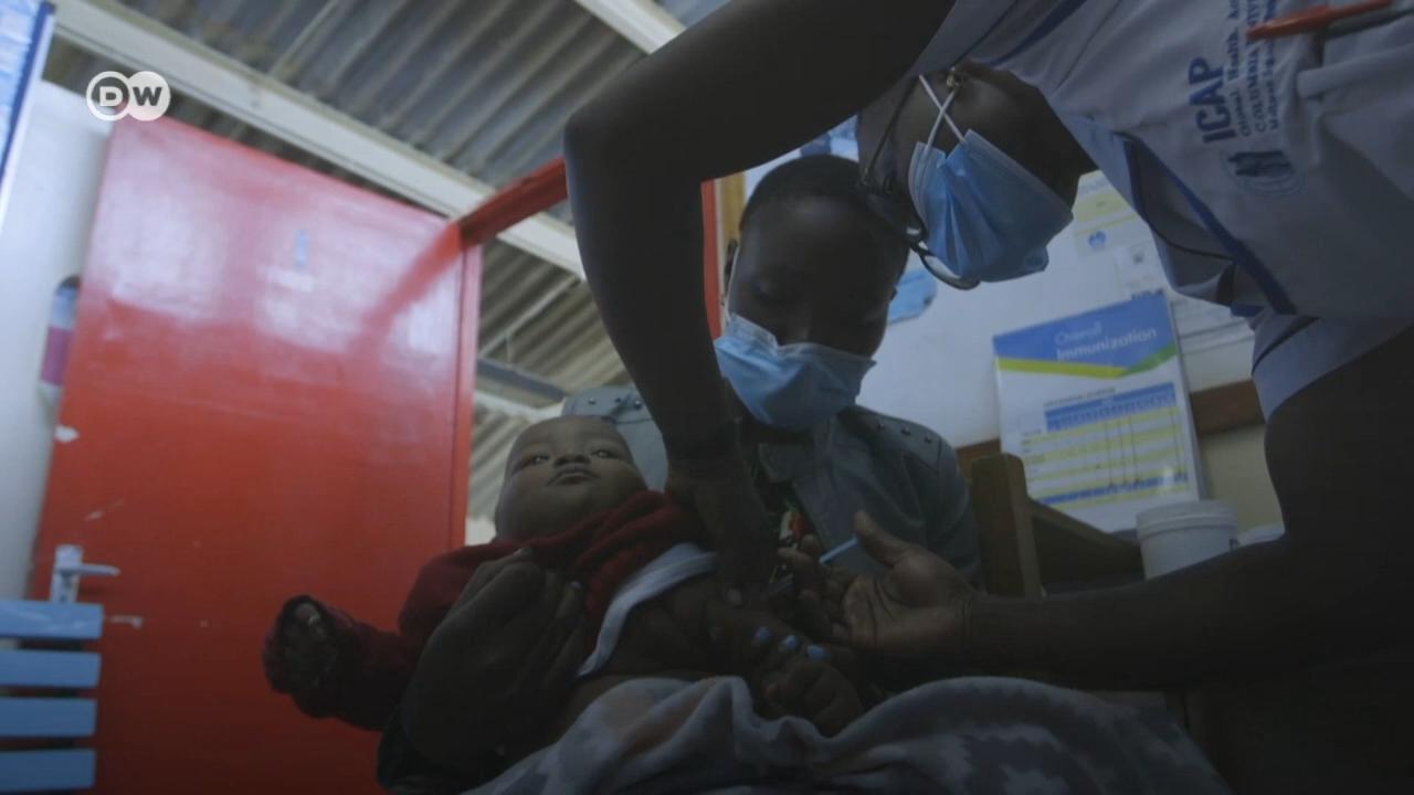 Aprovado pela OMS, o novo imunizante traz esperanças para África, onde a doença mata 400.000 pessoas todos os anos.