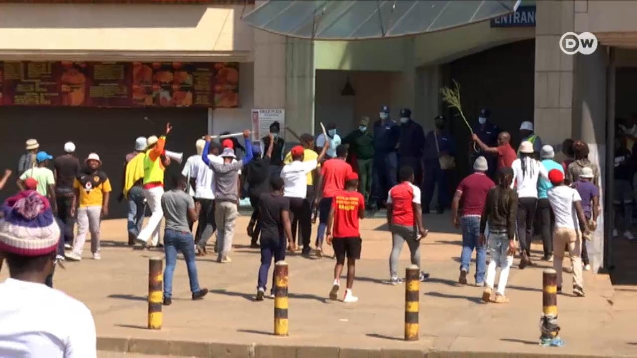 Protestos são reprimidos pelas forças de segurança em eSwatini. Os jovens estão mais descontentes do que nunca.