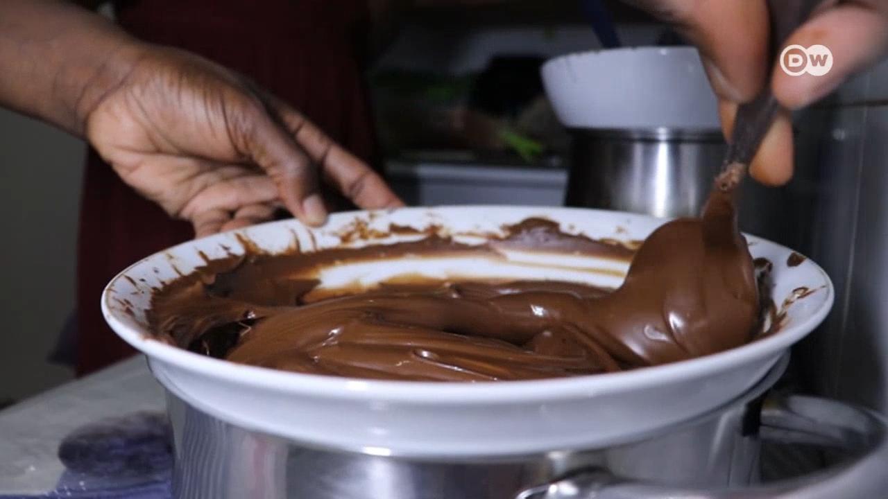 Natuxok é uma marca de chocolate caseiro feito em Cabo Verde. Foi criada por Ileise Varela, depois de perder o emprego.