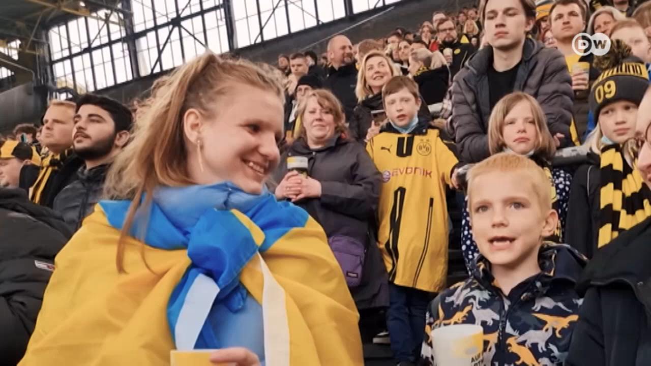 Viktoriia e o seu irmão estão a encontrar alegria no futebol, depois de ter fugido da sua cidade natal, Kharkiv.