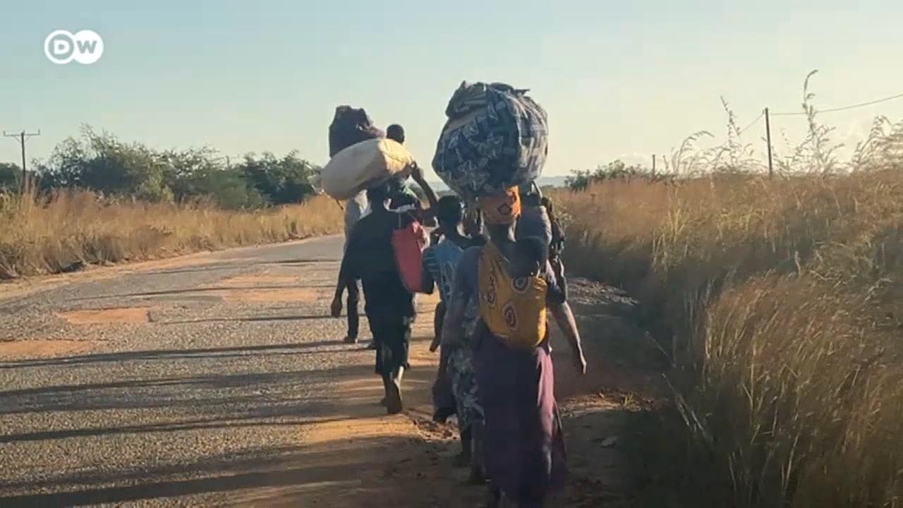 Após relatos de decapitação, moradores das aldeias da região de Metuge e Ancuabe foram para a estrada aterrorizados.