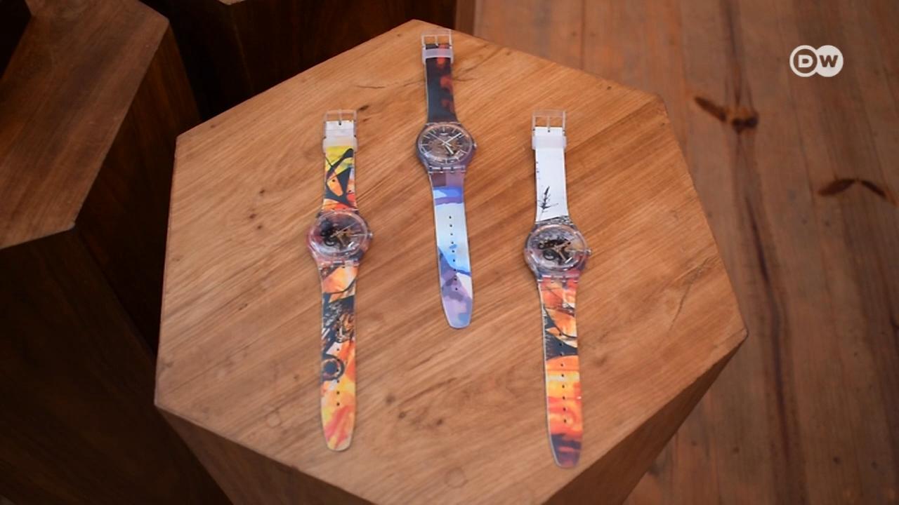 Walter Zand é um artista moçambicano que customizou alguns relógios da conceituada marca suíça Swatch.