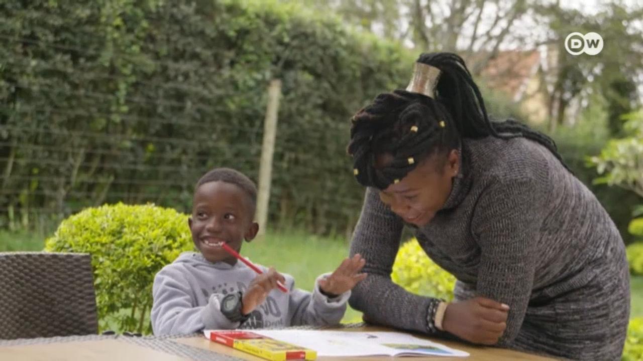 No Quénia, um grupo de mulheres está a liderar a luta contra os estereótipos sobre o papel social das mães.