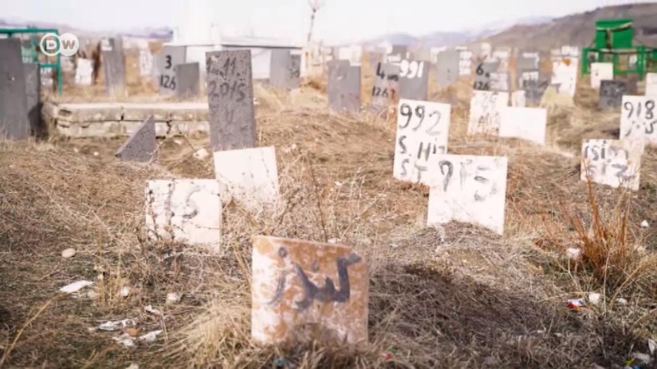 În cimitirul anonimilor din Turcia sunt îngropaţi imigranţii care au pierit în drum spre Europa.