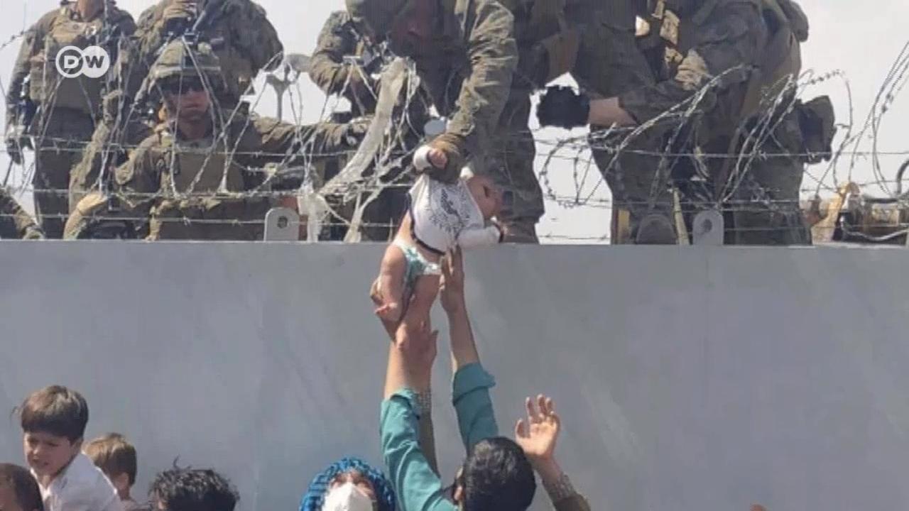 Un bebeluș dispărut în timpul operațiunilor de evacuare de pe aeroportul din Kabul a fost găsit și înapoiat rudelor. 