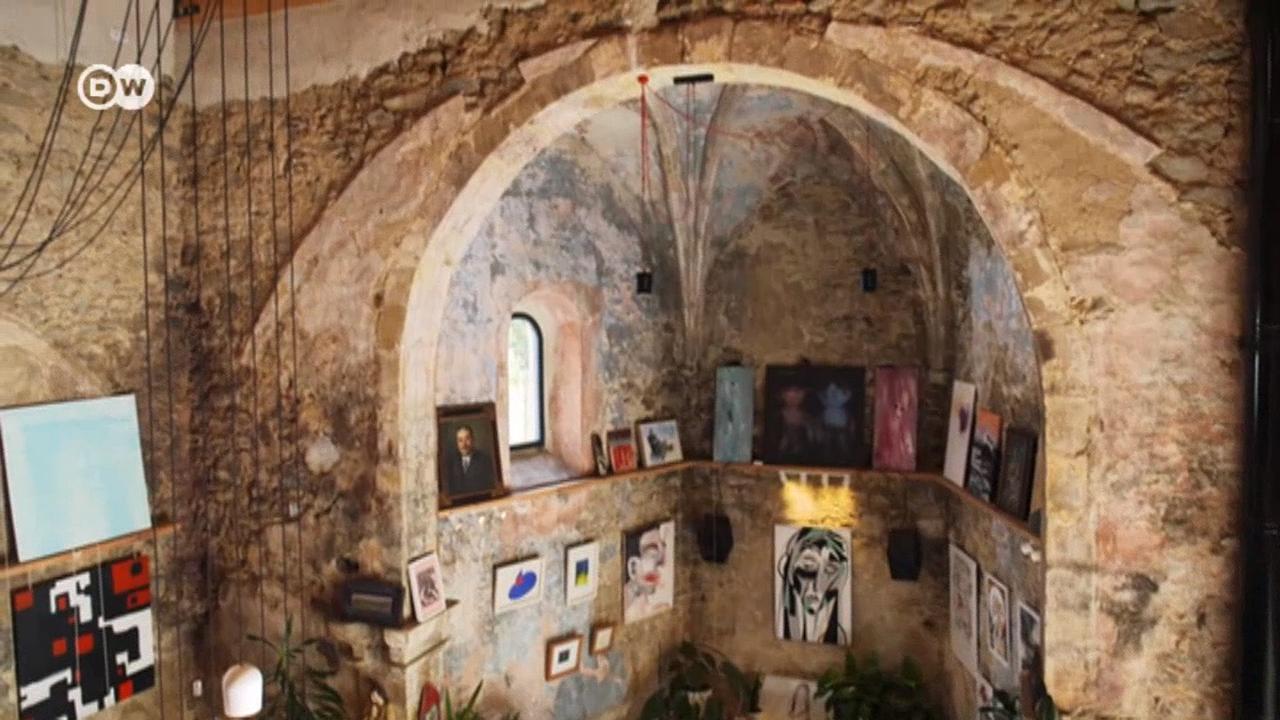 Spania: Designerul Tas Careaga locuiește într-o biserică