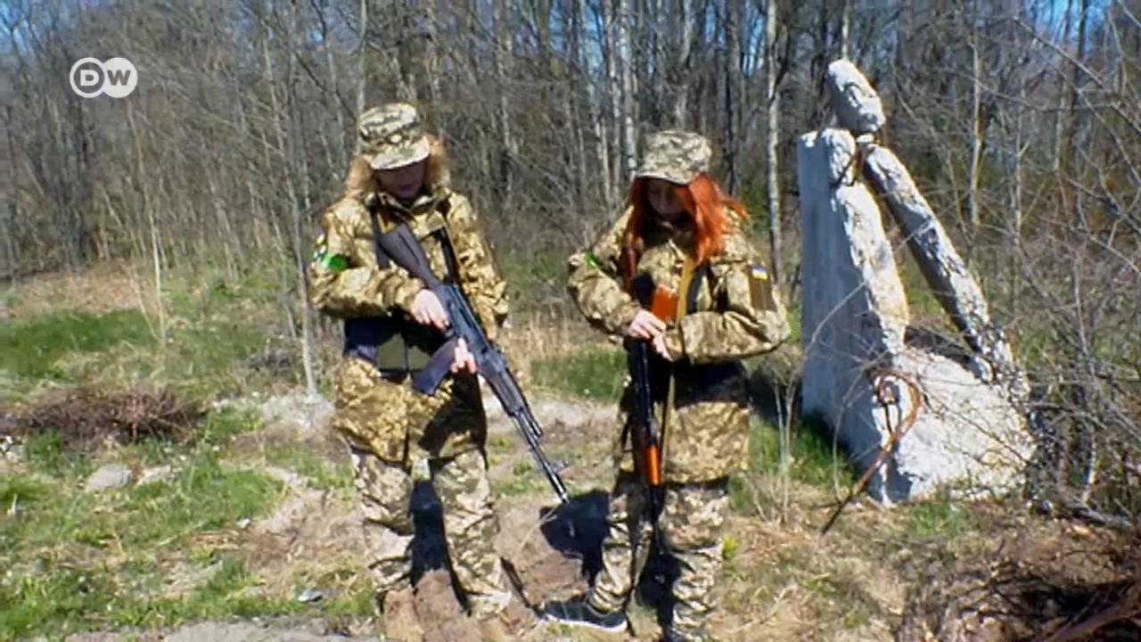 Natalia și Veronica - mamă şi fiică - luptă în prima linie a frontului și sunt convinse că Ucraina va învinge.