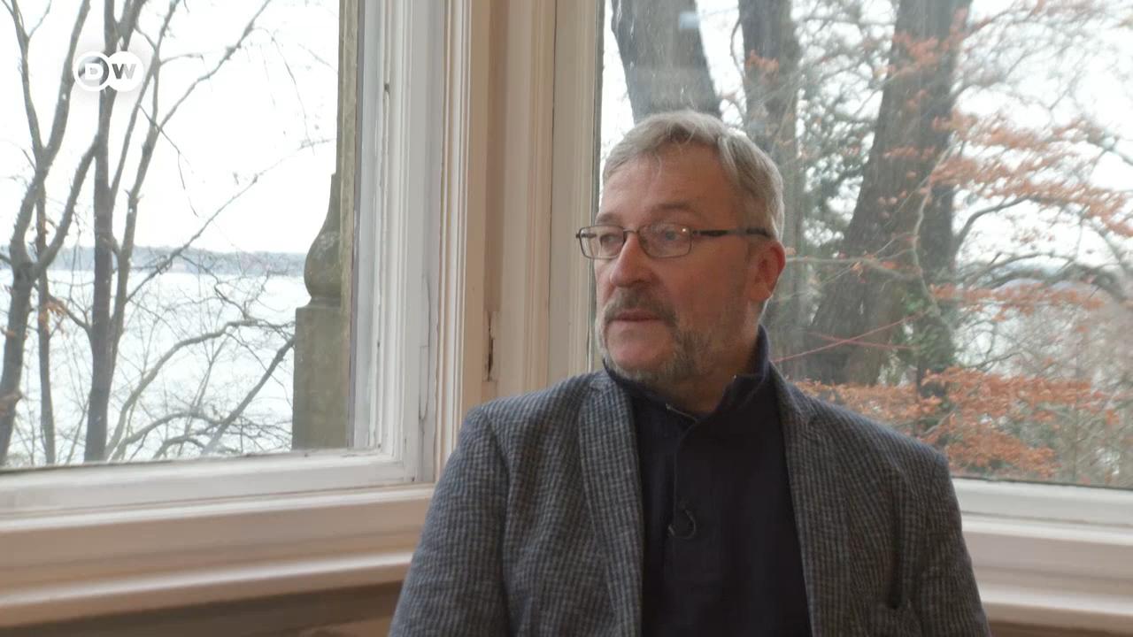 Артур Клинов поговорил с DW о белорусской революции, причине жестокости силовиков и путях выхода из кризиса.
