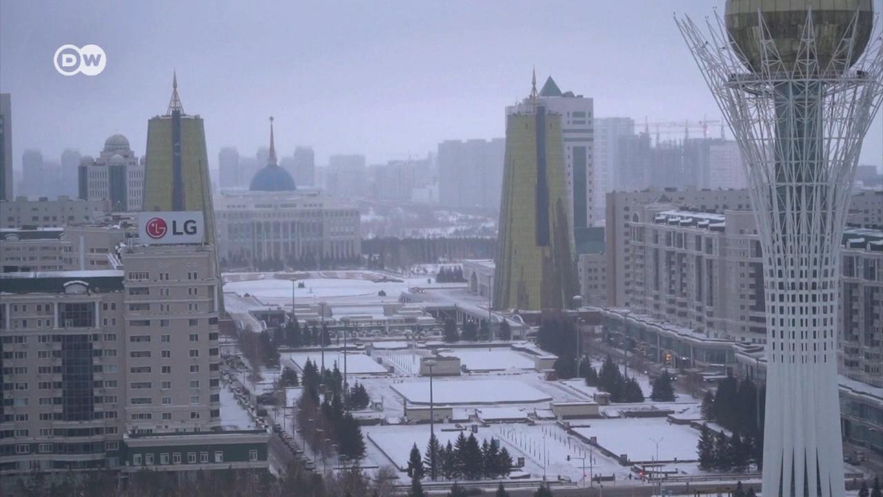 Парламент Казахстана утвердил поправки, которые лишают Нурсултана Назарбаева возможности влиять на политику страны.