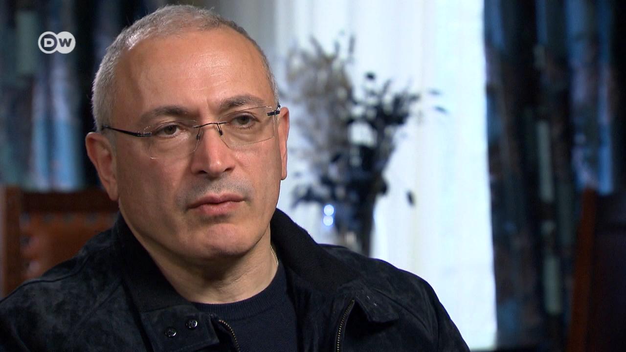 К серьезным переговорам с Украиной Путина вынудили военные неудачи, считает Михаил Ходорковский