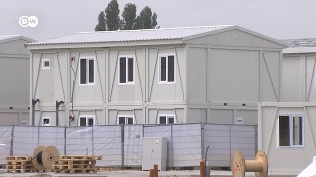 В бельгийских городах строят центры размещения беженцев из Украины. Первая украинская деревня открылась в Антверпене.