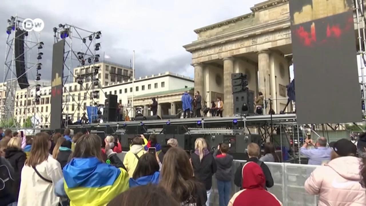 В Германии состоялся концерт-телемост солидарности с Украиной с участием украинских и мировых звезд.
