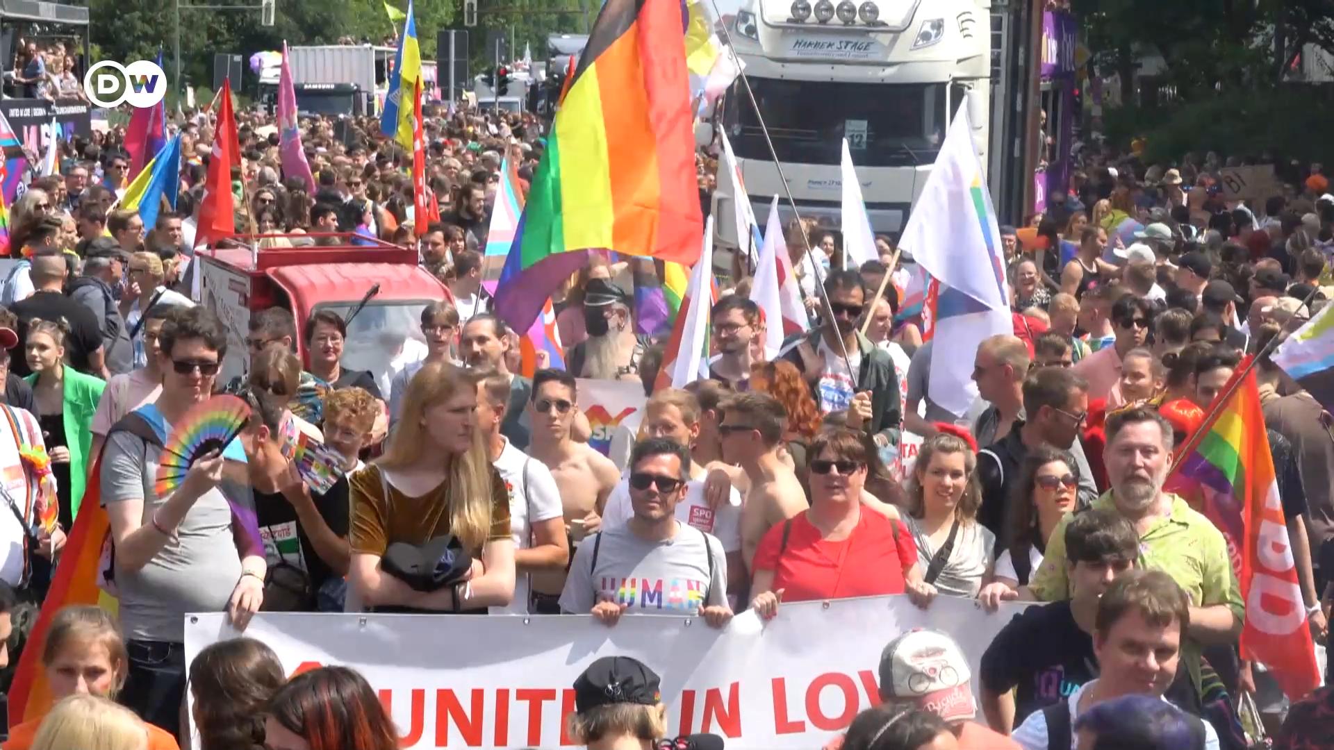 В столице Германии под знаком войны в Украине прошел ежегдный гей-парад.