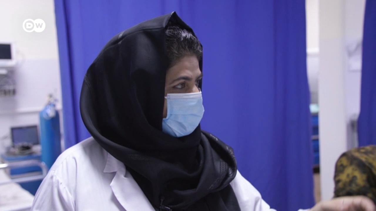 В то время как талибы заставляют женщин покинуть свои рабочие места, героиня нашего сюжета получила повышение