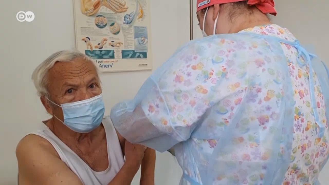 U Rumuniji je masovna akcija vakcinisanja protiv korona-virusa počela krajem prošle godine. Ali ljudi su skeptični.