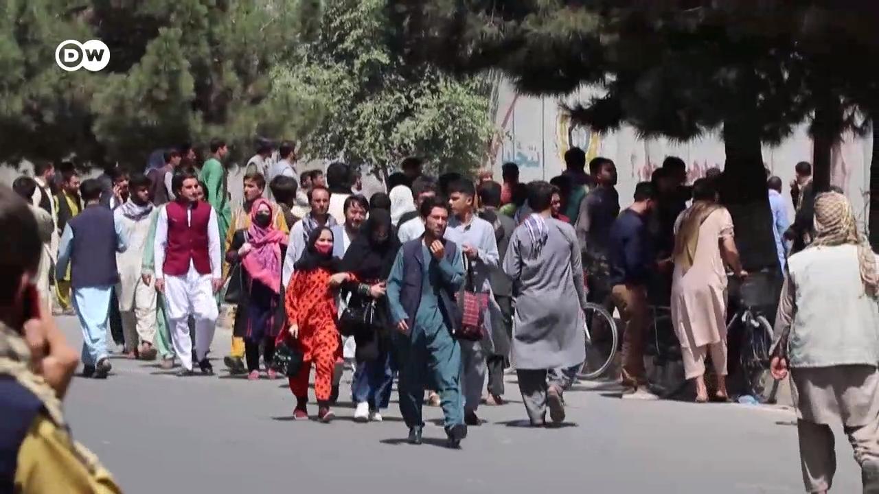 Afganistan | Kadınlar Taliban'ın eline düşmemek için çatılardan atlıyor