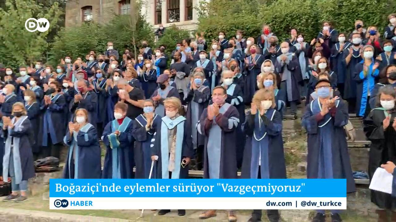 Boğaziçi Üniversitesi'ndeki gösterilerde 10 öğrencinin gözaltına alınması öğrenci ve akademisyenlerce protesto edildi. 