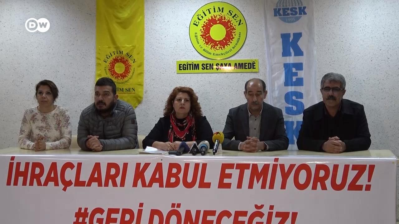 Diyarbakır'da 21 öğretmen, yargı kararıyla suçsuz bulunmalarına rağmen, KHK ile görevlerinden ihraç edildi.