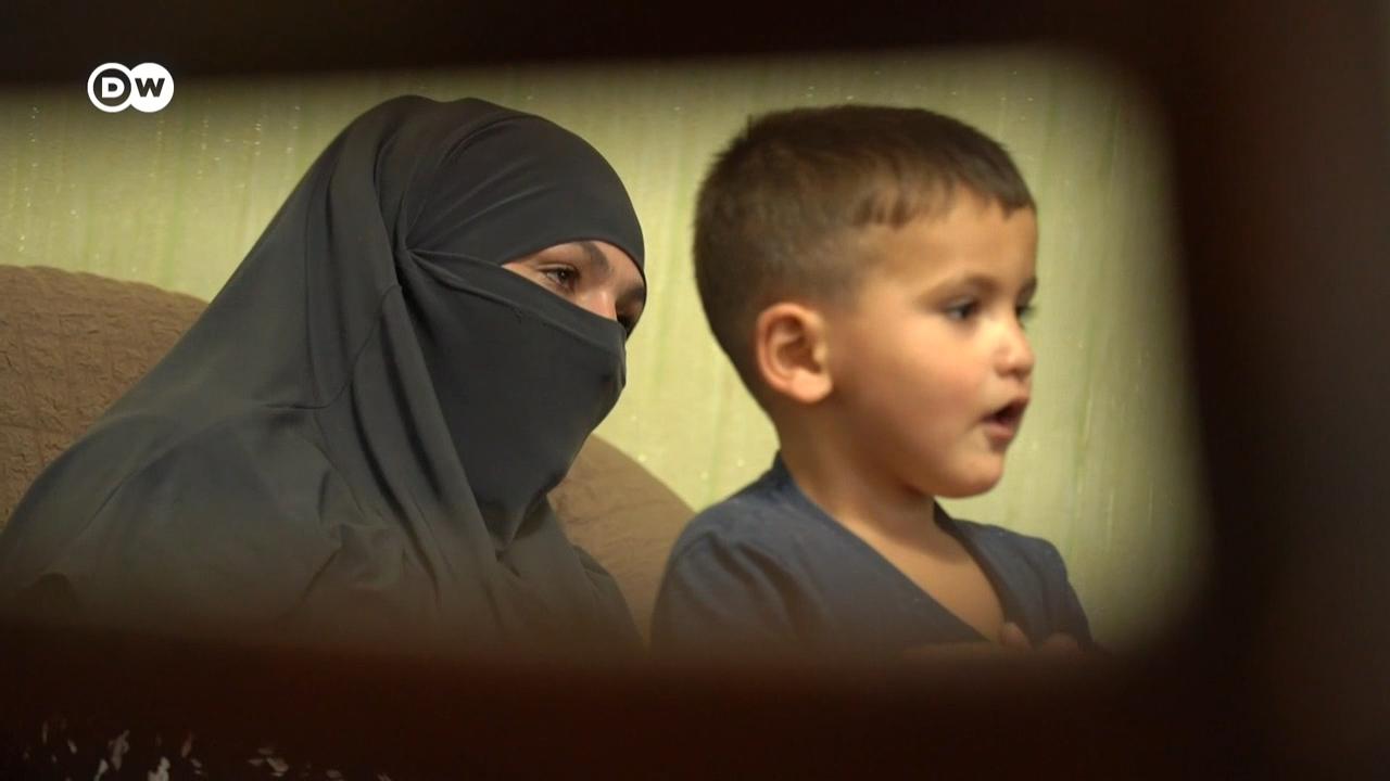 Що пережили українки-мусульманки в Сирії і як тепер адаптуються до життя в Україні - дивіться в репортажі DW. 
