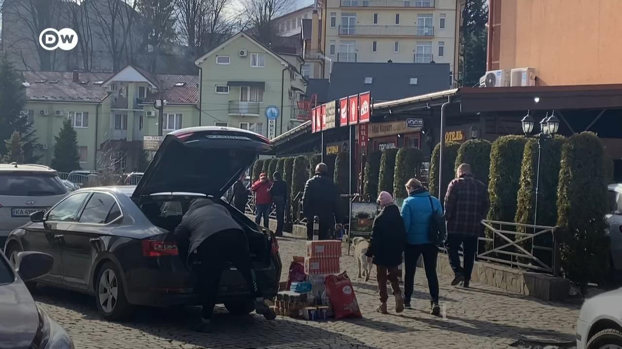 Десятки тисяч біженців у маленькому закарпатському селі 