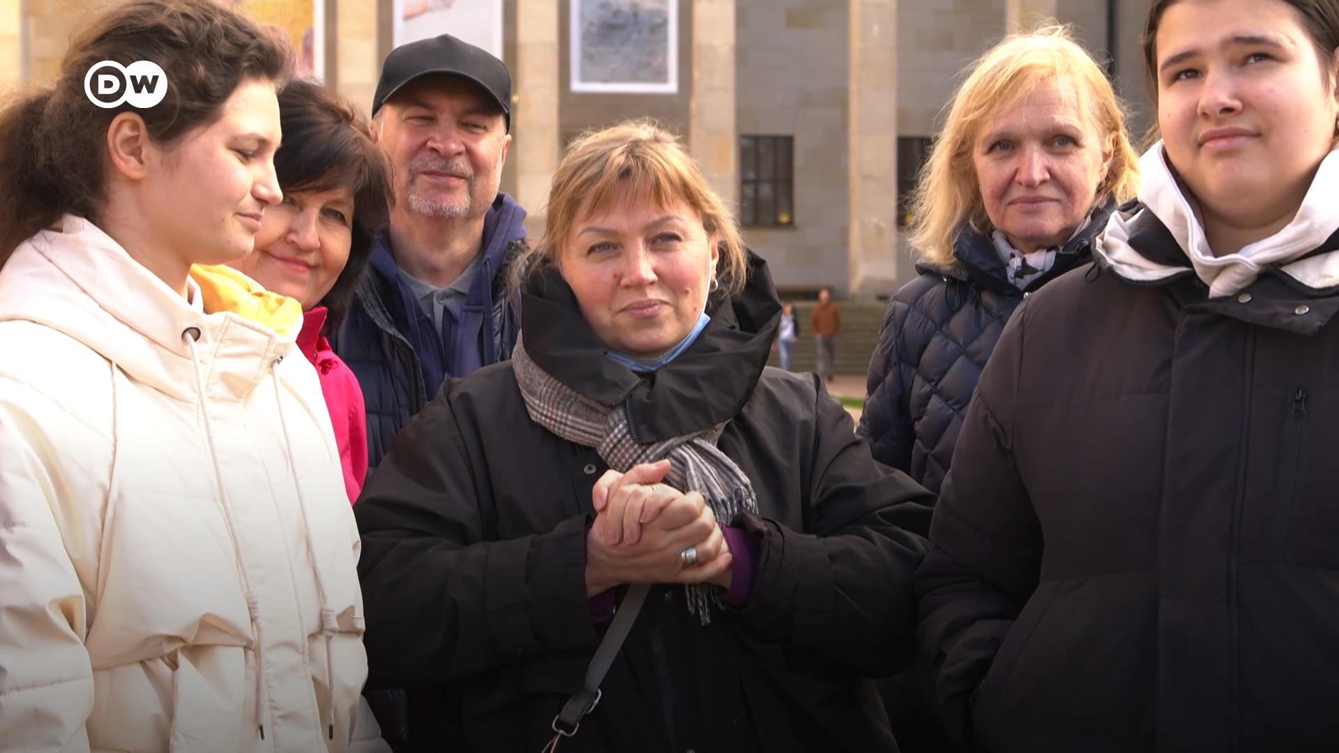 Близько 250 людей з вадами слуху з України знайшли прихисток від війни у Варшаві. Як вони почуваються в чужій країні?