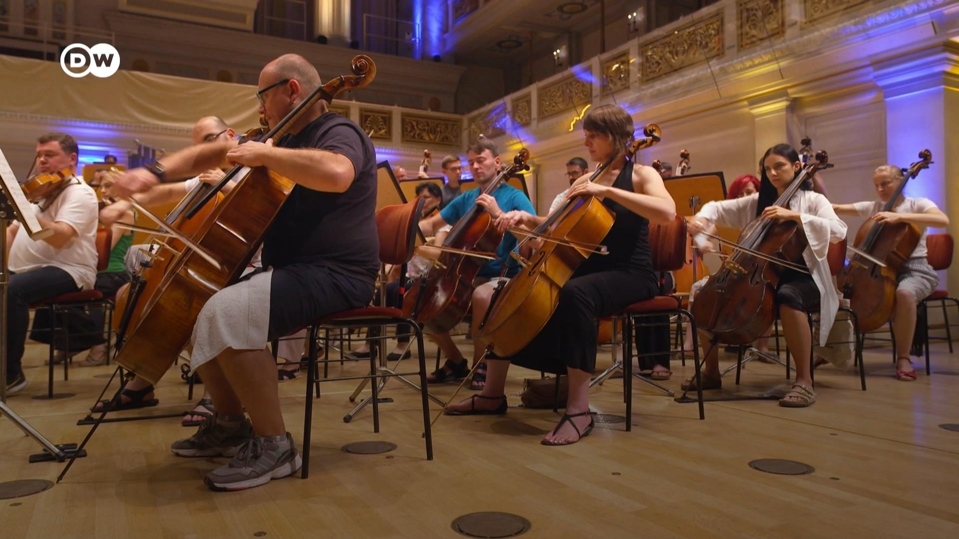 Музика як зброя: світовий тур Українського оркестру свободи