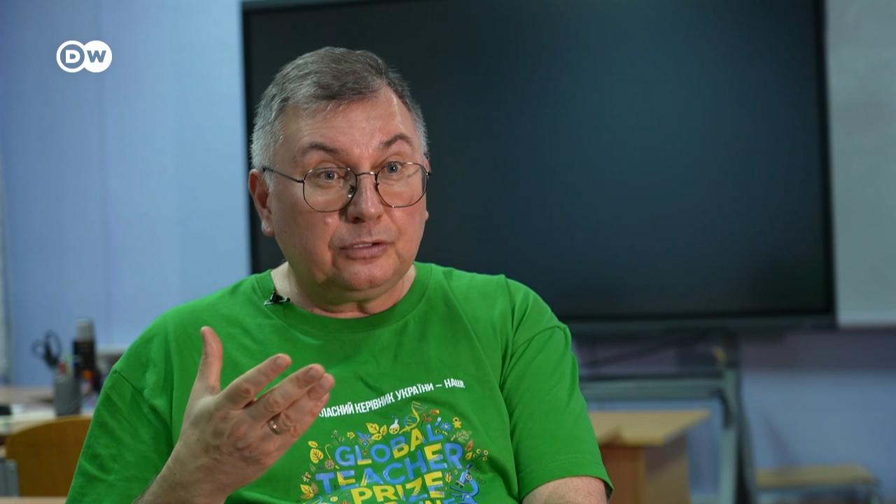 Учитель року з Харкова про НУШ, ChatGPT й уроки в укритті – DW – 26.11.2025