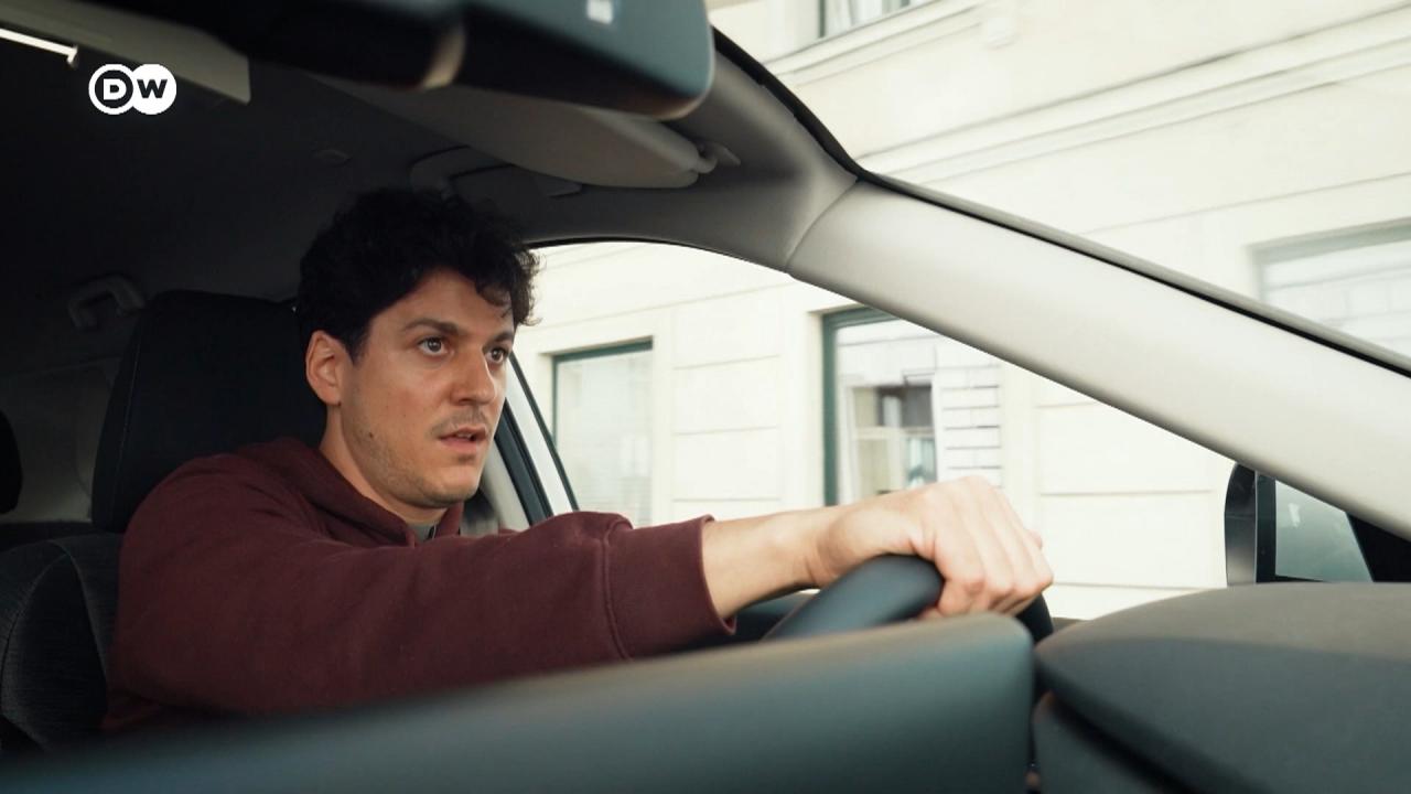 Зелень замість парковок: як Відень витісняє автівки з вулиць – DW – 08.12.2025