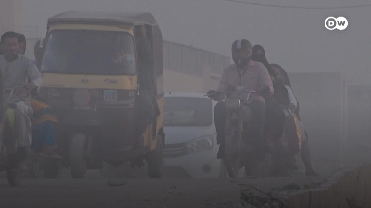 پاکستان میں فضائی آلودگی میں تیزی سے اضافہ شہریوں کے لیے پریشانی کا باعث بنا ہوا ہے۔ 