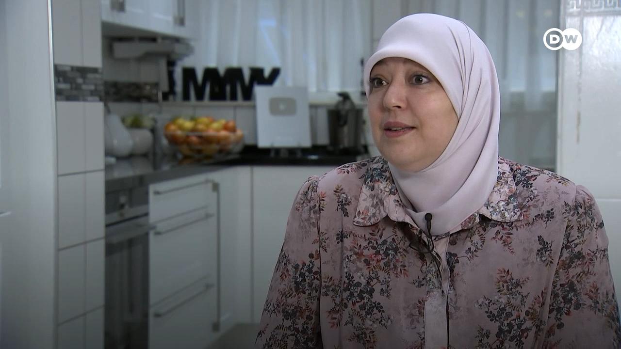 مراکش نژاد بیلجیئم خاتون یوٹیوب پر تین کامیاب کُکنگ چینلز چلا رہی ہیں۔