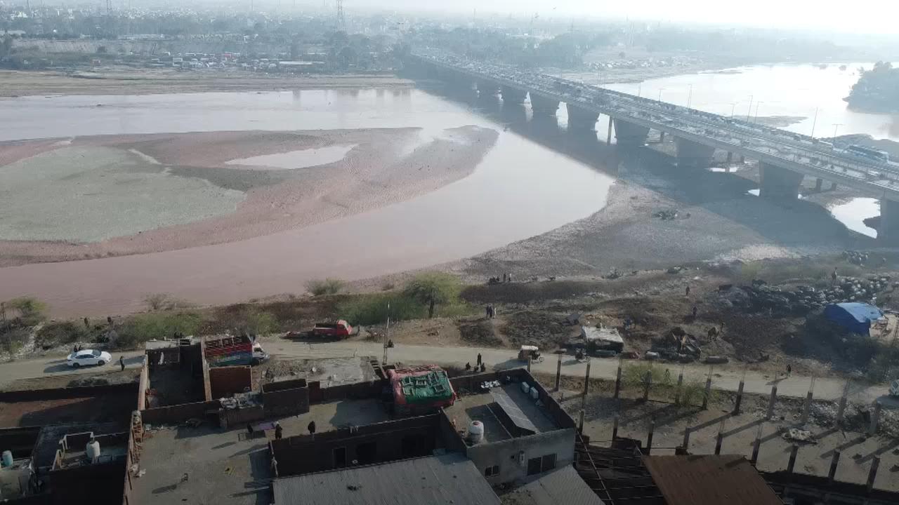 دریائے راوی کا پانی اب تیزابی ہونے لگا ہے۔ یہ تیزابی پانی کشتیوں کو تباہ کرنے کے علاوہ عوامی صحت کو بھی متاثر کر رہا ہے۔
