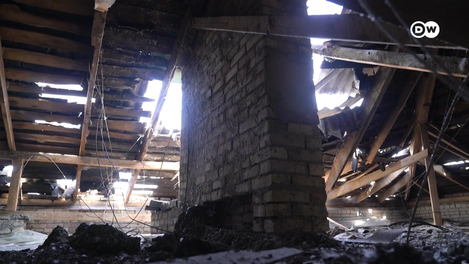 یوکرینی شہریوں کی اپنے تباہ شدہ گھر مرمت کرنے کی کوشش