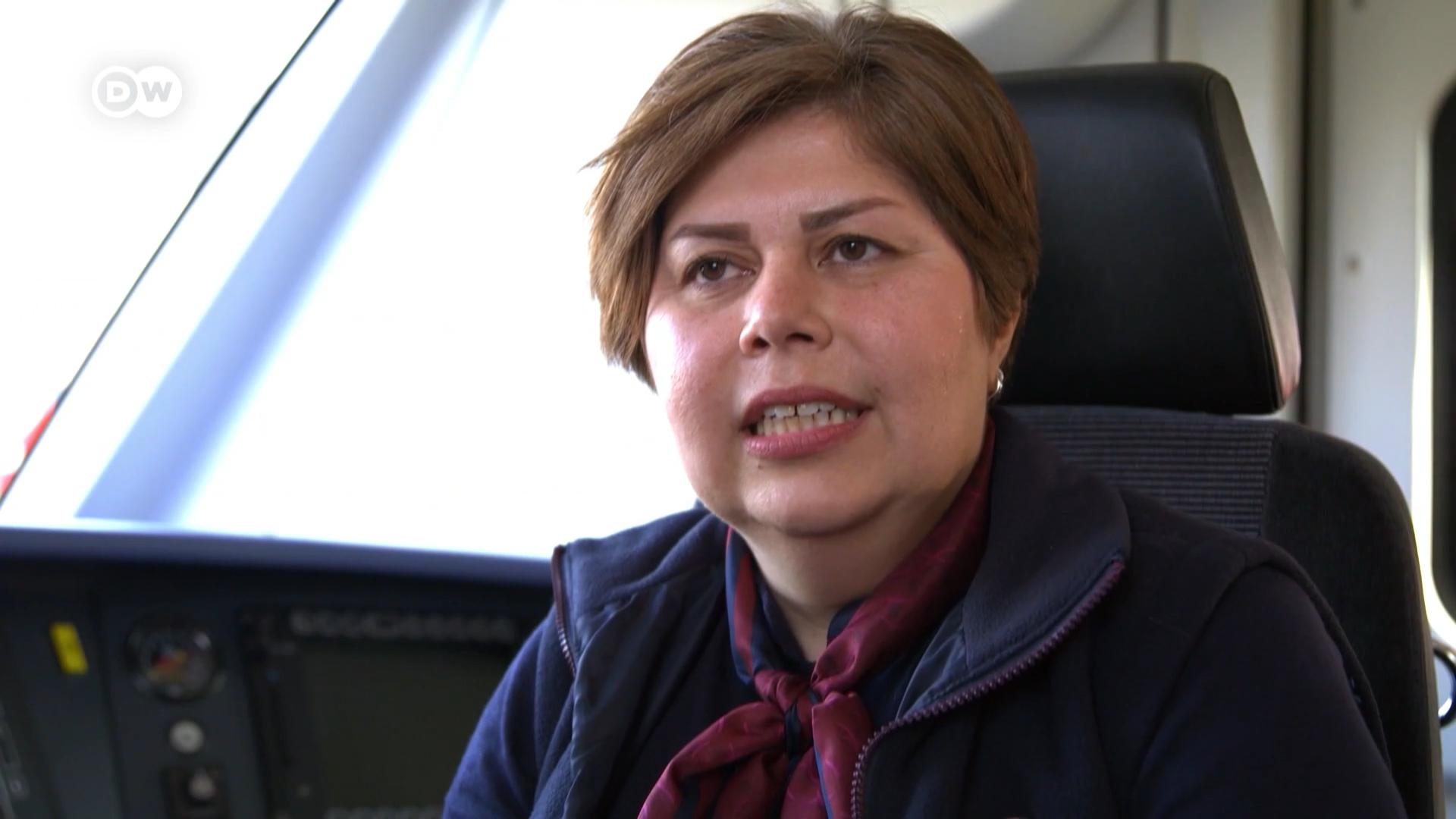 伊朗妇女索尼娅在流亡德国多年后，实现了自己的梦想。她将成为德铁火车司机。德国目前正缺乏像索尼娅这样的技术人才。