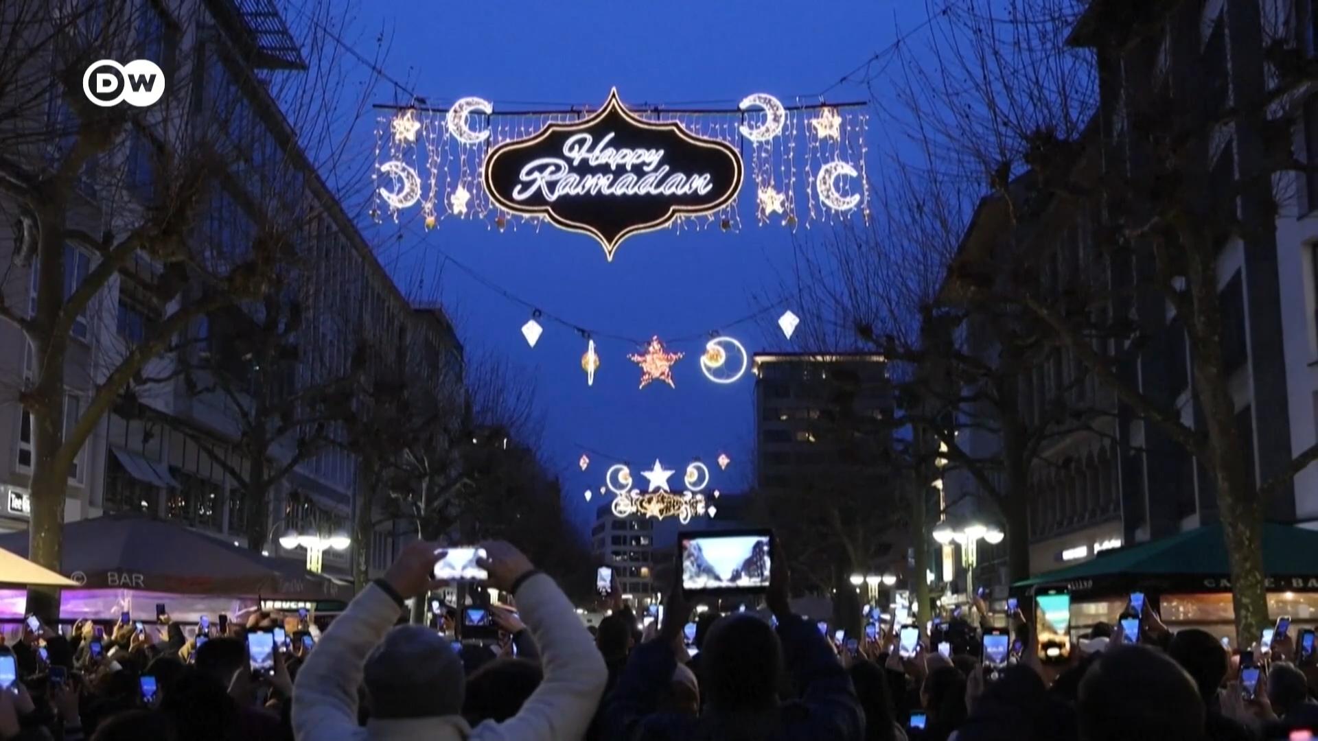 全球穆斯林进入斋月，德国法兰克福首次点灯庆贺。法兰克福副市长称这是一个“美丽的标志”，能增强这个多元化城市的凝聚力。