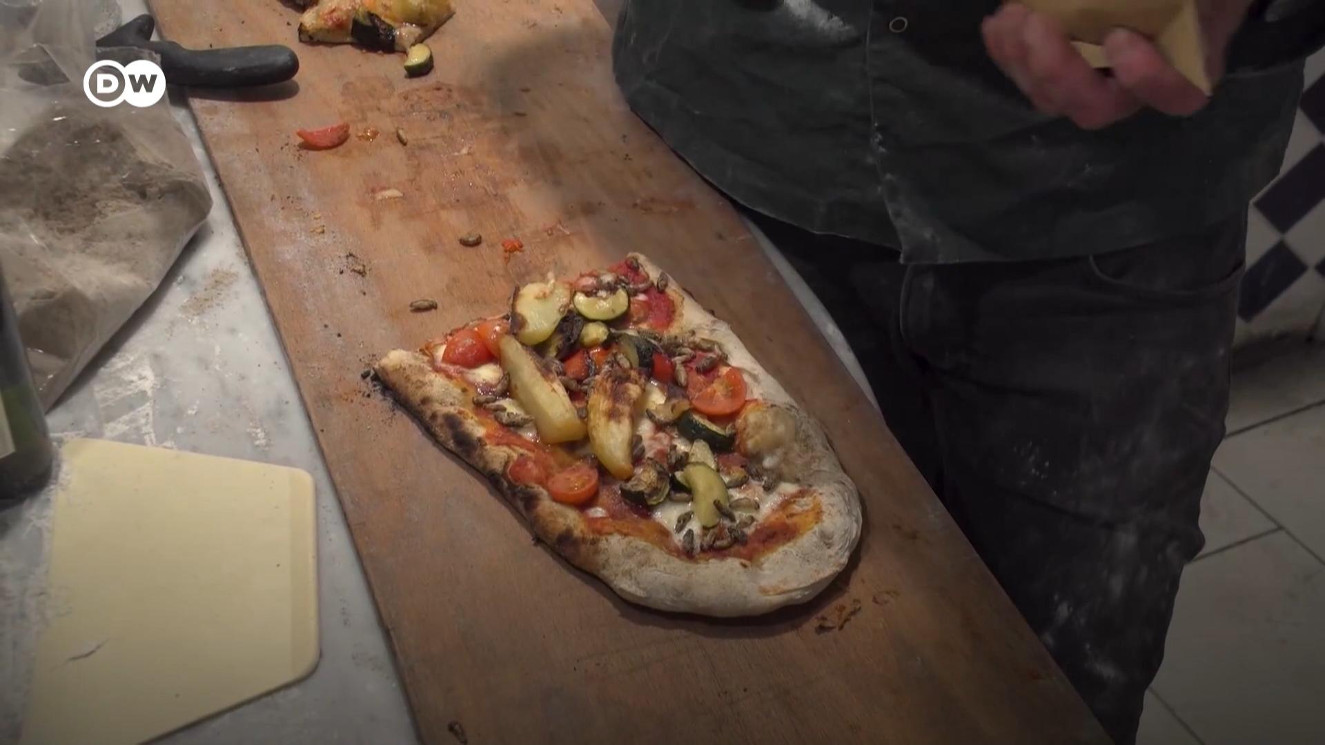 黑暗料理还是创新美食？用昆虫做披萨 