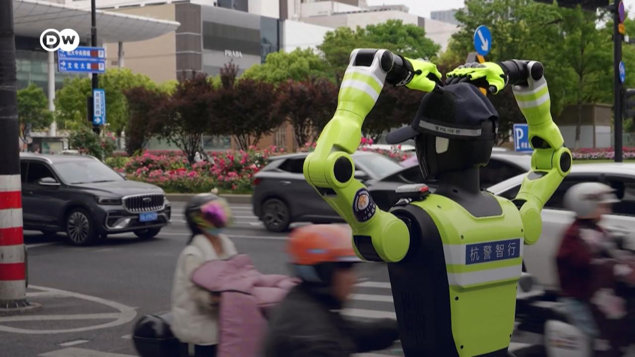 游客太多 交警太忙？机器人来帮忙！